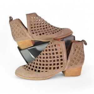 Jeffrey Campbell Taggart Perforated Suede Ankle Booties Taupe Brown‎ Women's 7